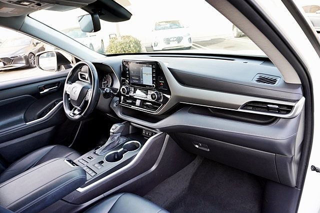 Used 2021 White Toyota XLE image 8