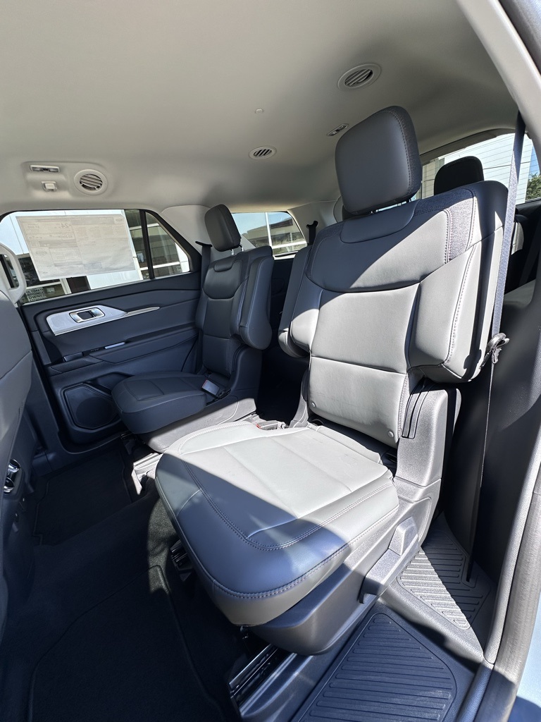 2025 Ford Explorer photo 24