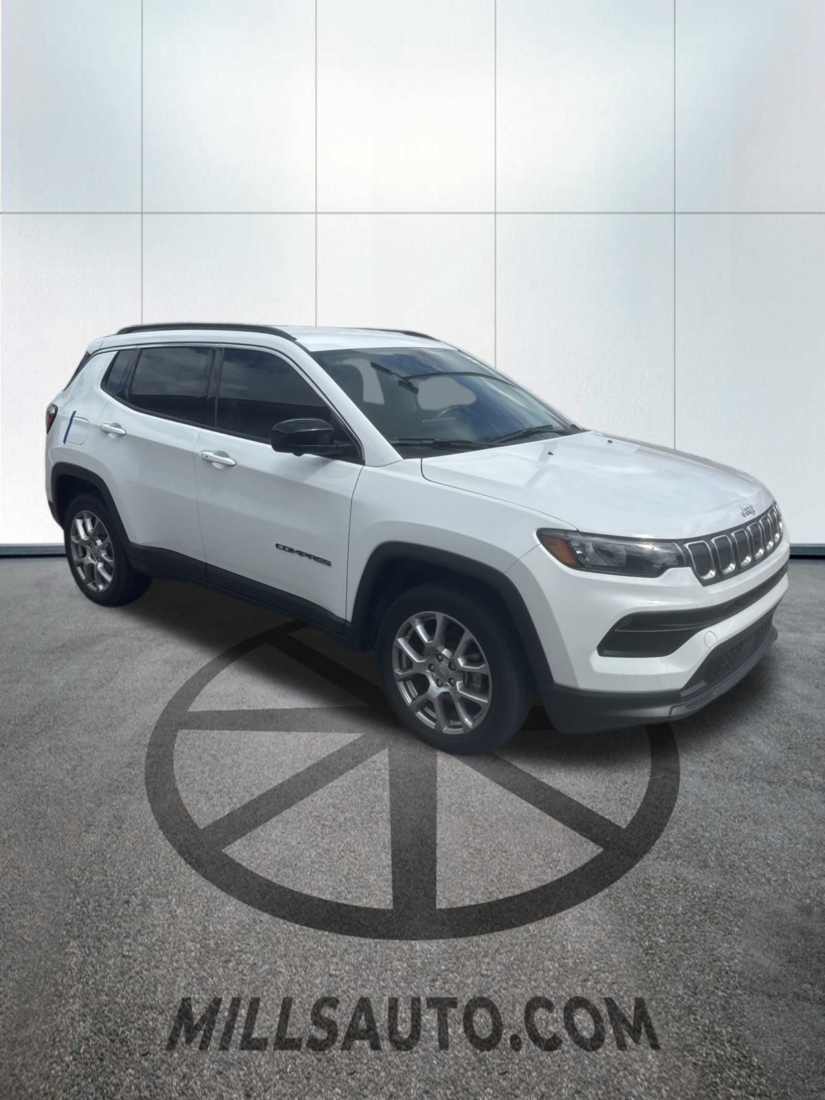 2022 Jeep Compass Latitude Lux photo 3