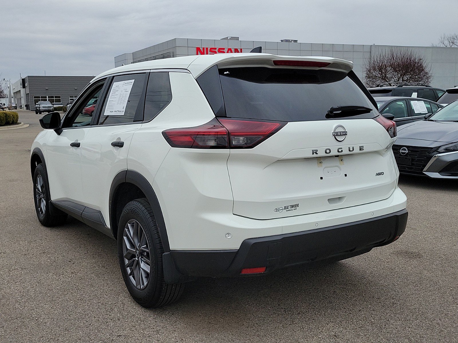 2025 Nissan Rogue S photo 3