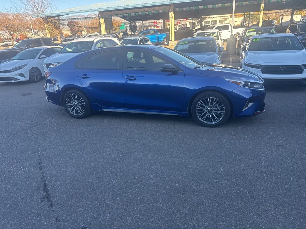 2024 Kia Forte GT-Line photo 4