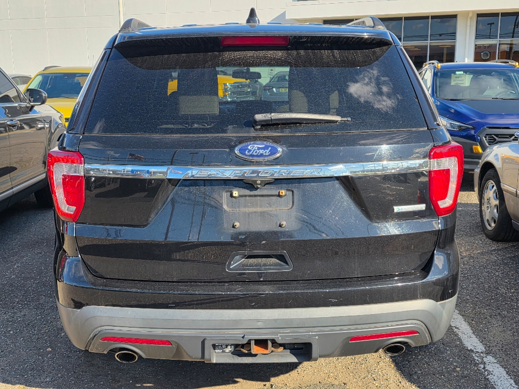 2016 Ford Explorer Base photo 3