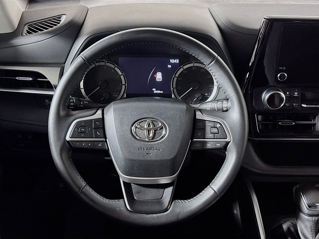 2024 Toyota Highlander LE photo 13