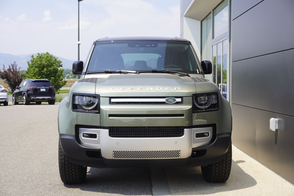 2025 Land Rover Defender 110 S photo 5
