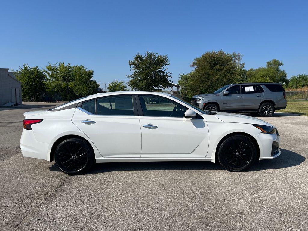2025 Nissan Altima SV photo 15