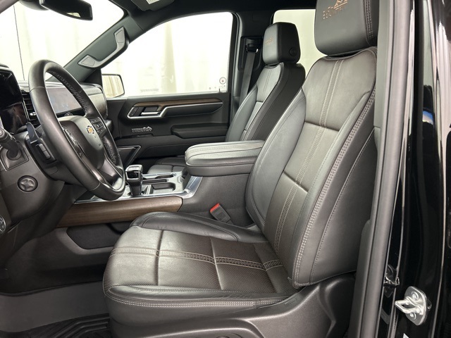 2025 Chevrolet Silverado 1500 High Country photo 3