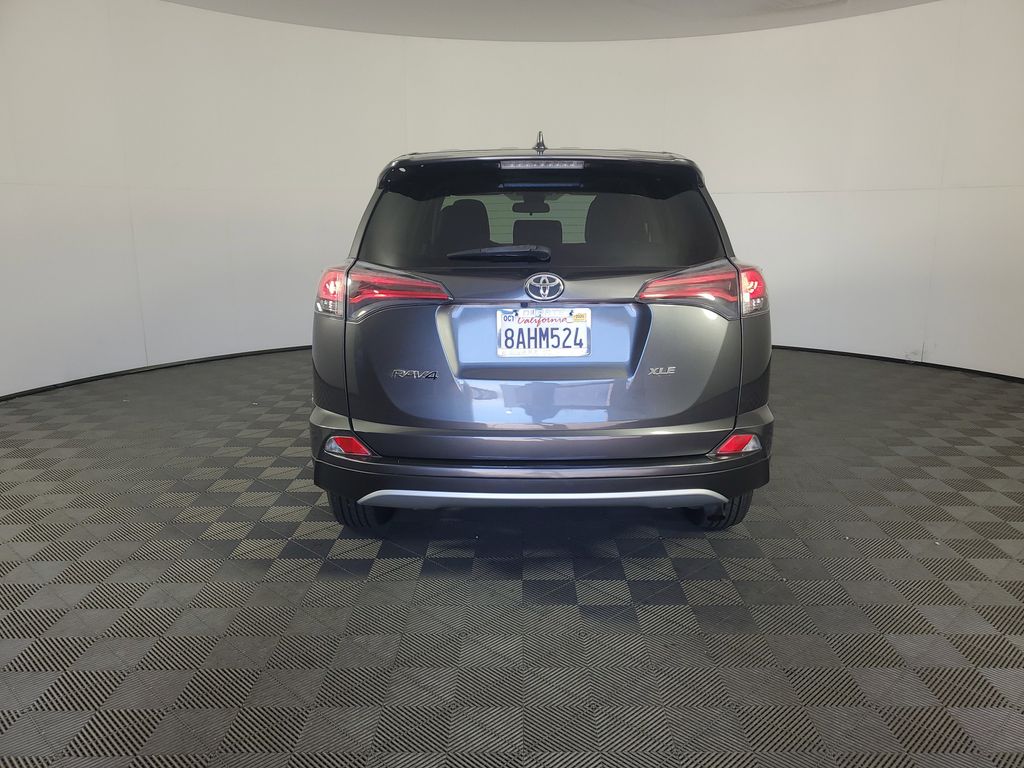 2018 Toyota RAV4 XLE photo 4