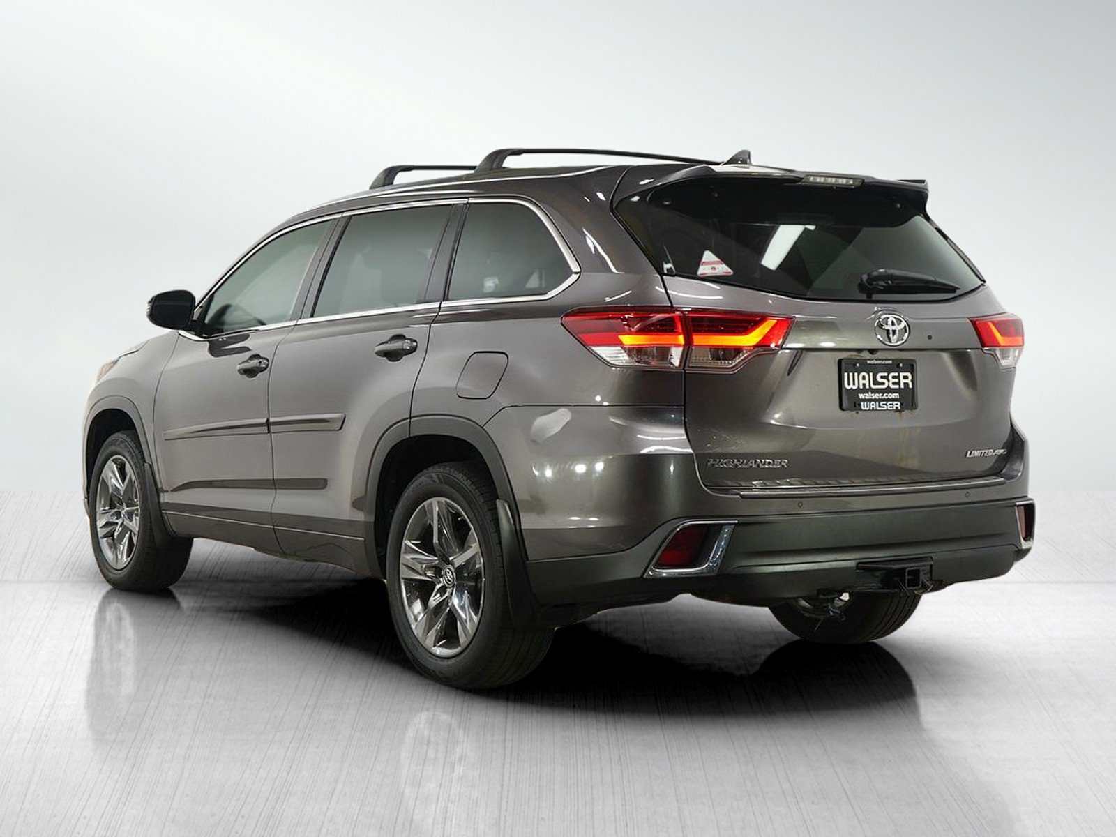 2019 Toyota Highlander Limited Platinum photo 3