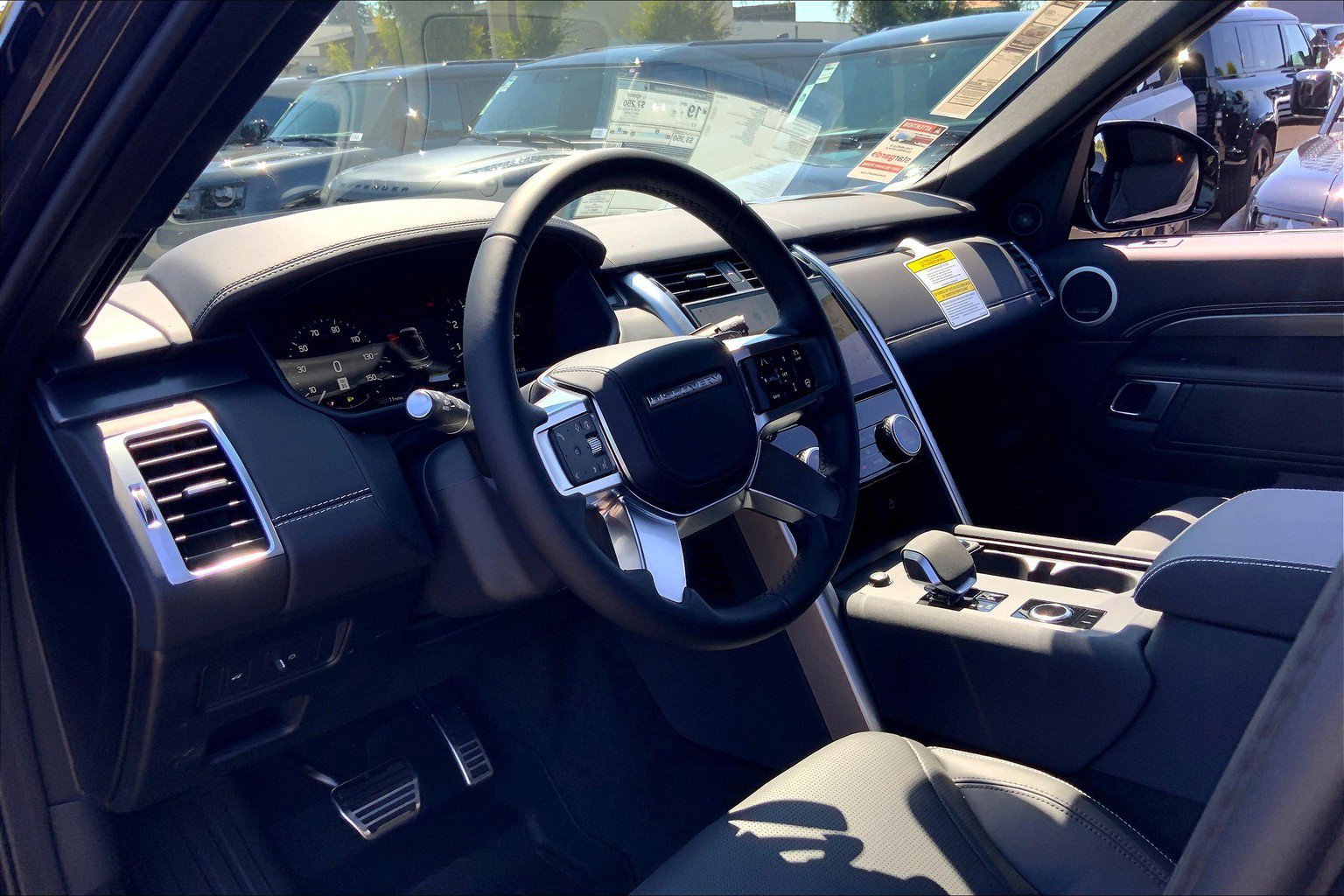 2025 Land Rover Discovery Metropolitan Edition photo 7