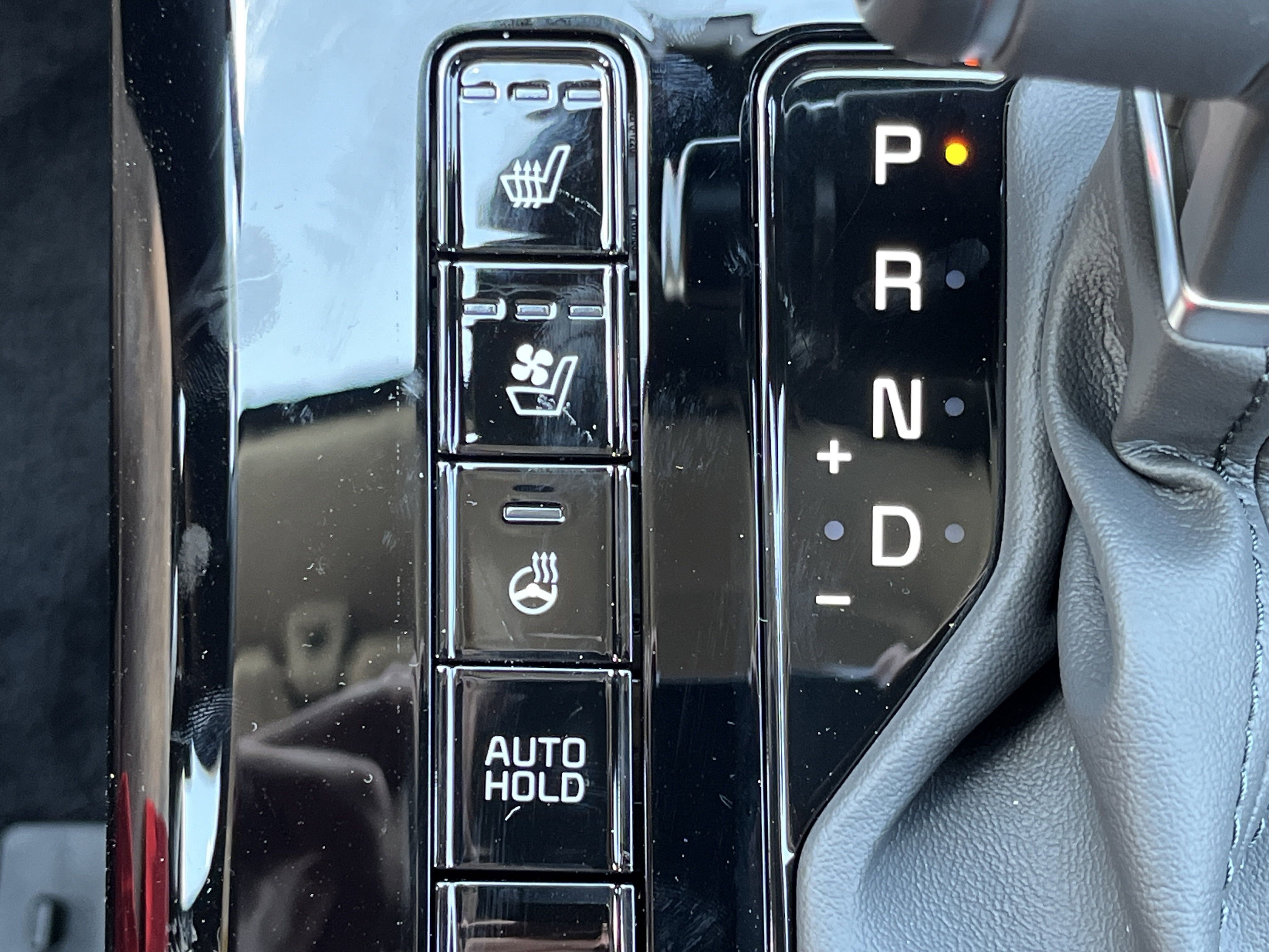 2025 Kia Niro SX Touring photo 7