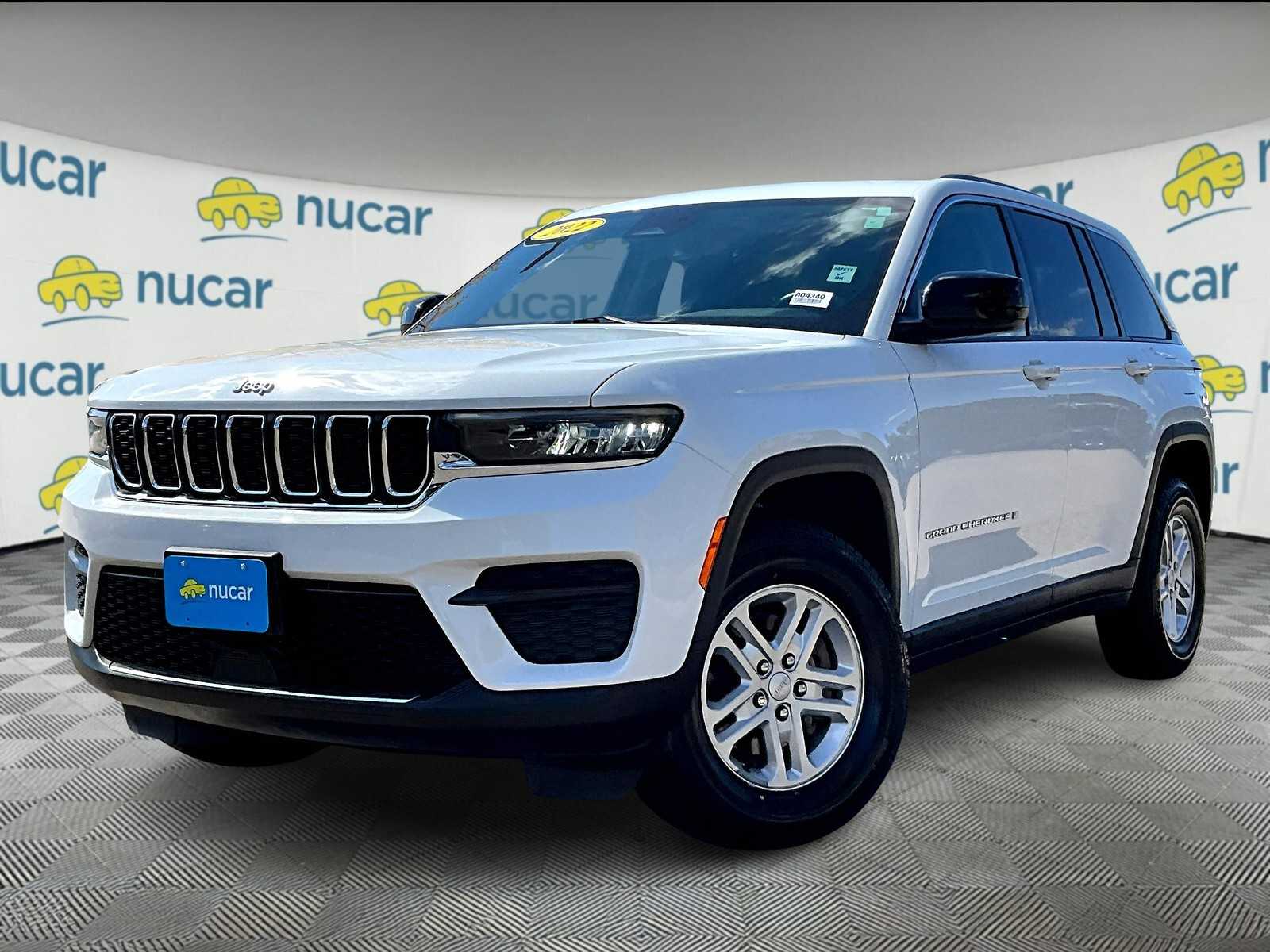 2022 Jeep Grand Cherokee Laredo photo 2