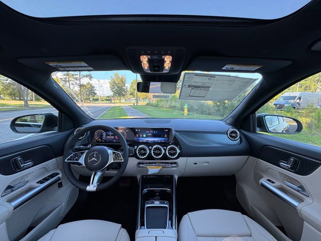 2025 Mercedes Benz GLA 250 photo 3