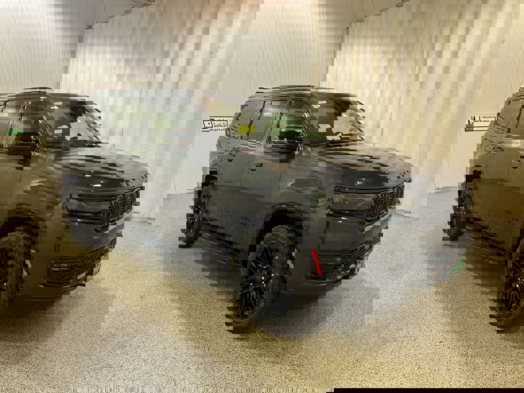 2025 Jeep Wagoneer Series II's photo