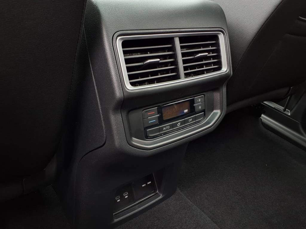 2025 Volkswagen Atlas Peak Edition SE photo 6