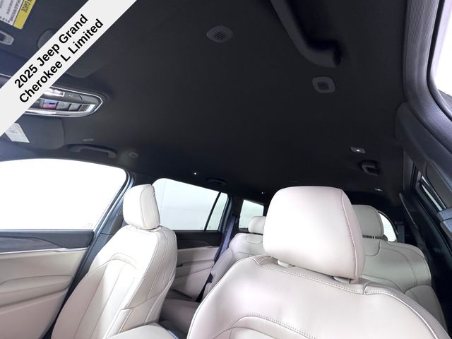 2025 Jeep Grand Cherokee Limited photo 13