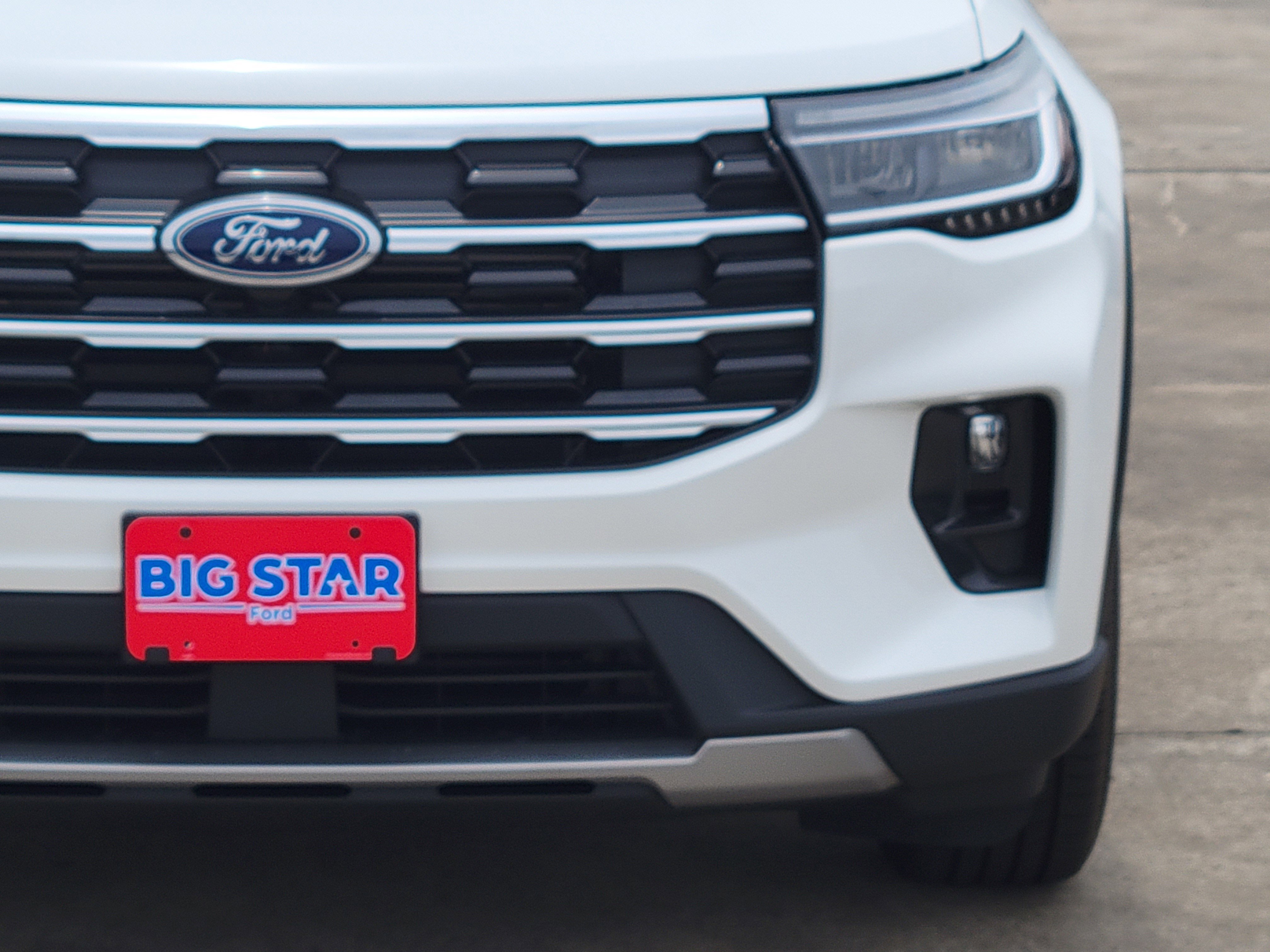 2025 Ford Explorer photo 3