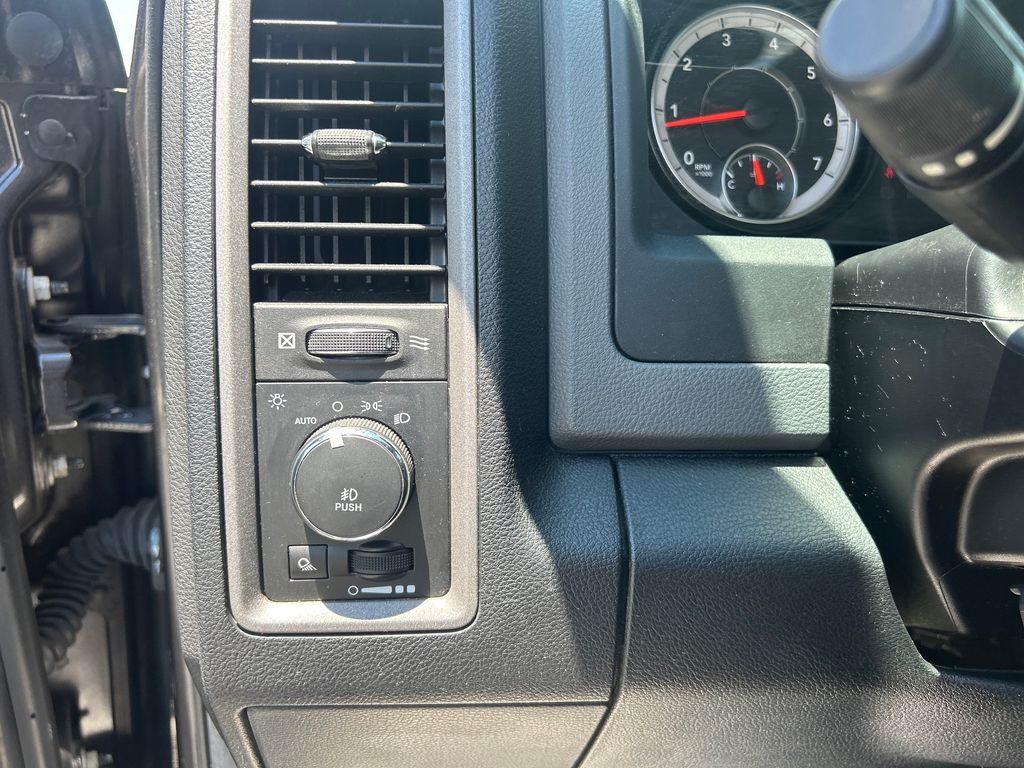 2016 Ram 1500 Express photo 24