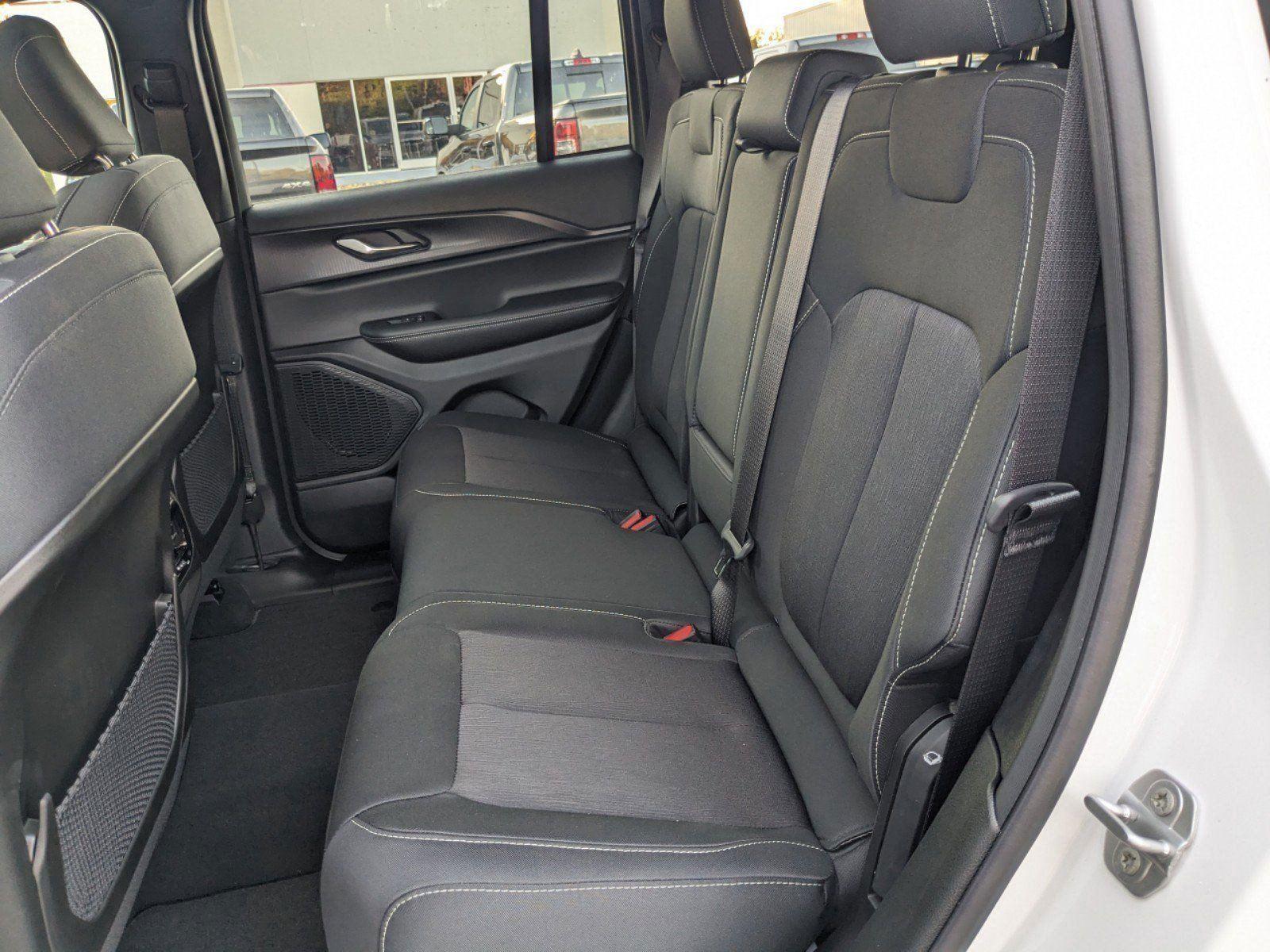 2025 Jeep Grand Cherokee photo 14