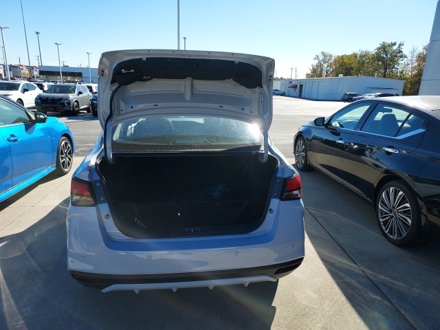 2025 Nissan Versa SR photo 4