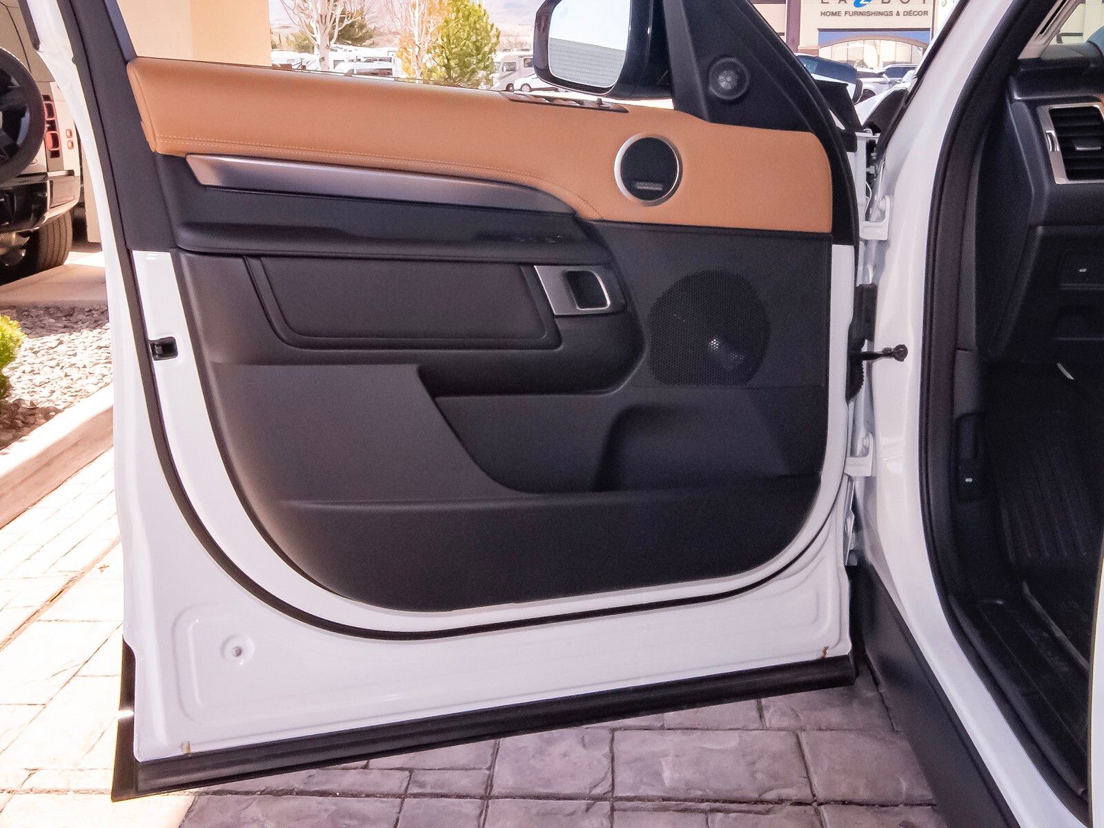 2025 Land Rover Discovery Metropolitan Edition photo 32