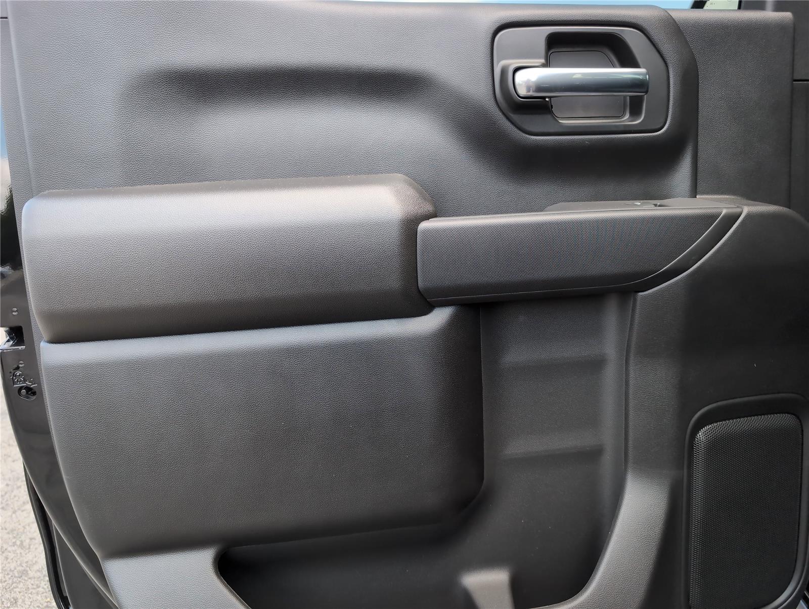 2025 Chevrolet Silverado 1500 Custom photo 26