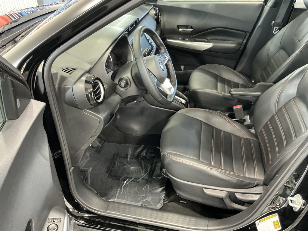 2020 Nissan Kicks SR photo 3