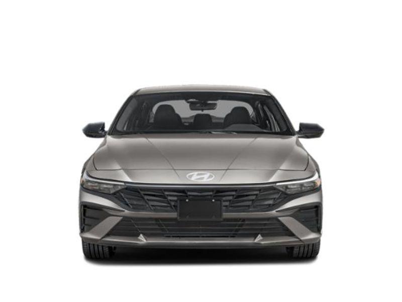 2026 Hyundai Elantra SEL Sport photo 3