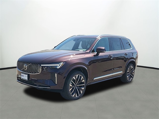 2025 Volvo XC90 Core's photo