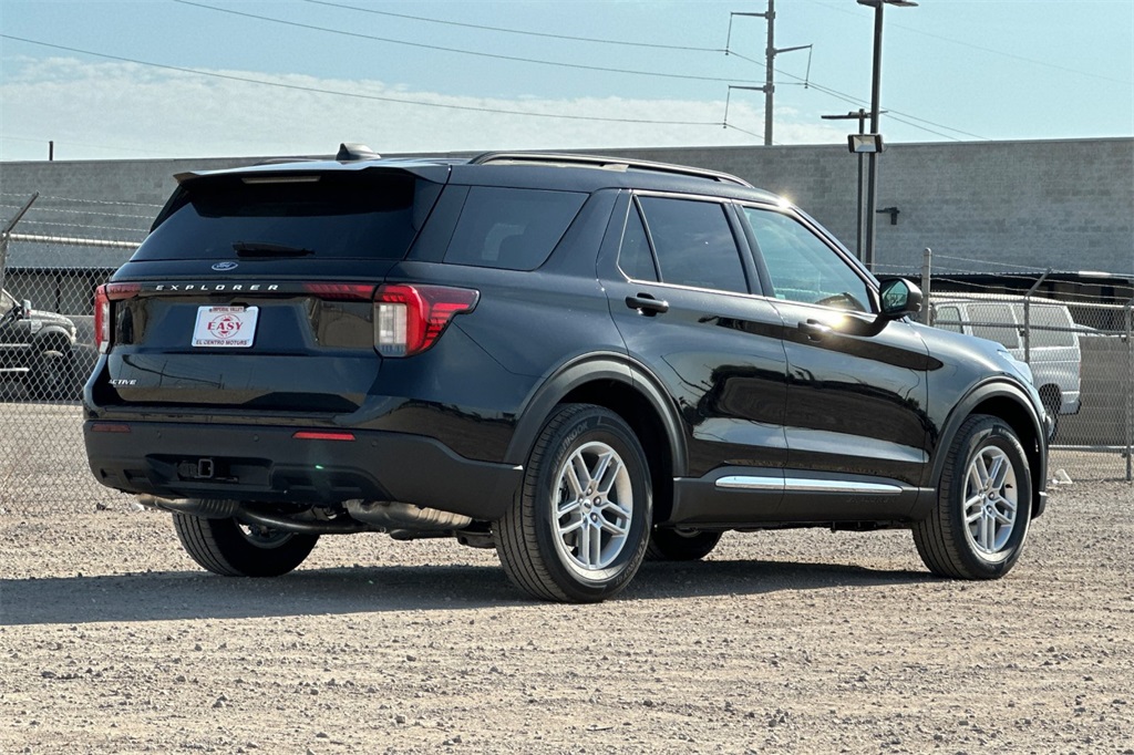 2025 Ford Explorer photo 4