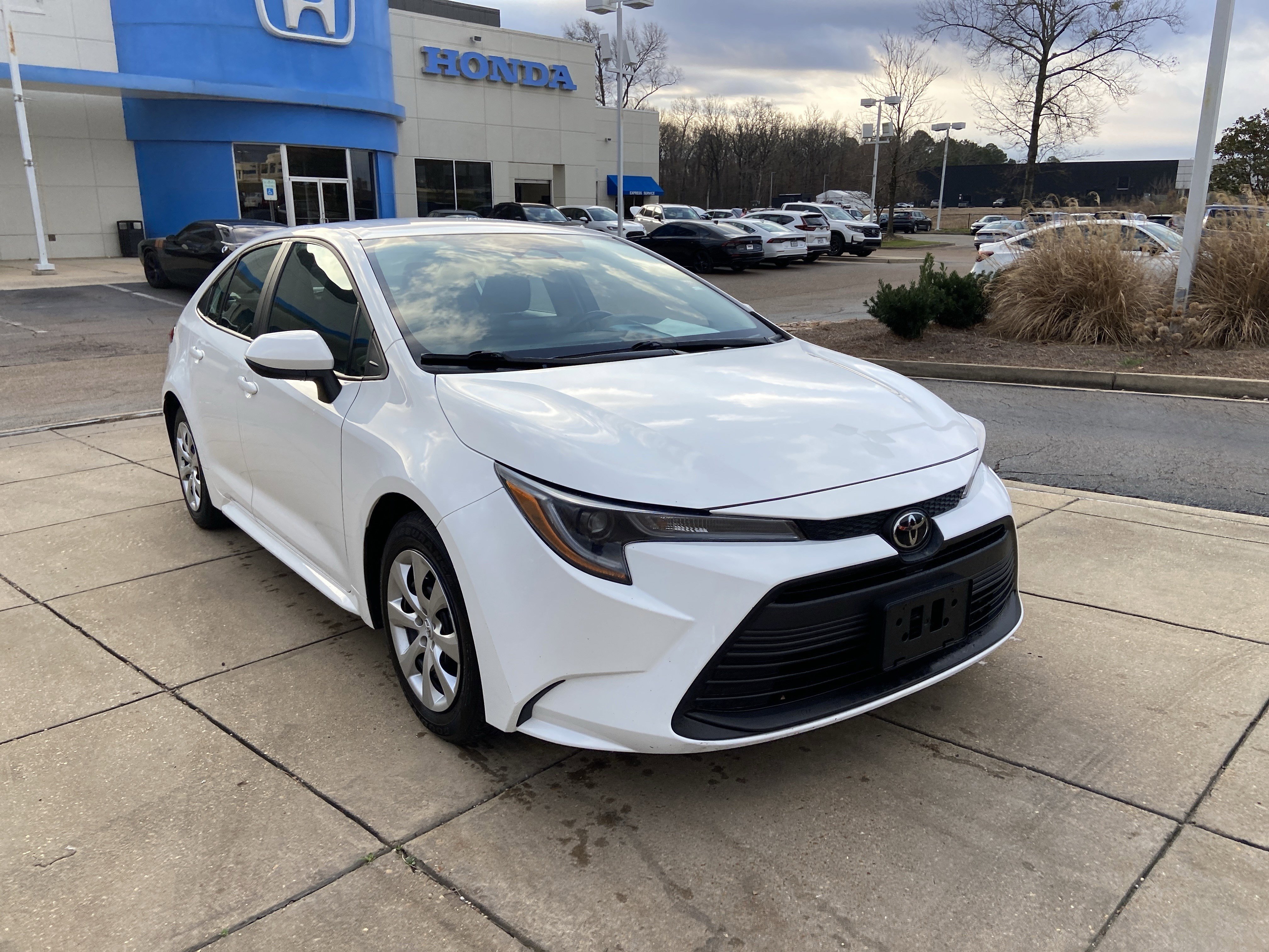 Used 2024 Toyota Corolla LE with VIN 5YFB4MDE2RP143674 for sale in Northfield, Minnesota