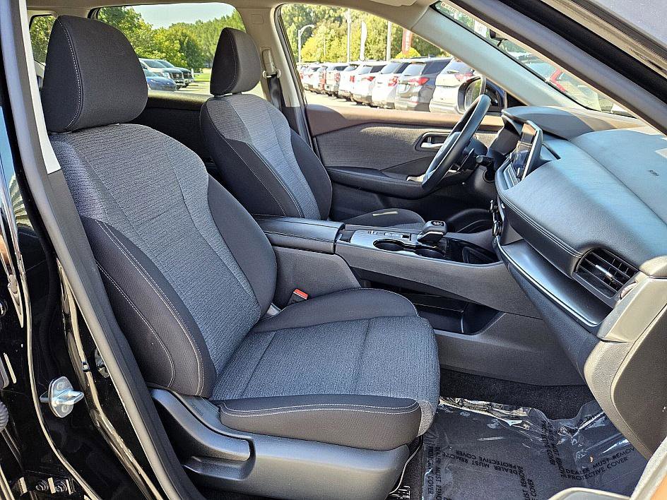 2023 Nissan Rogue SV photo 13