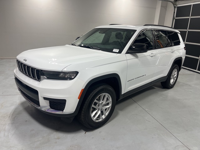 2025 Jeep Grand Cherokee Laredo photo 3