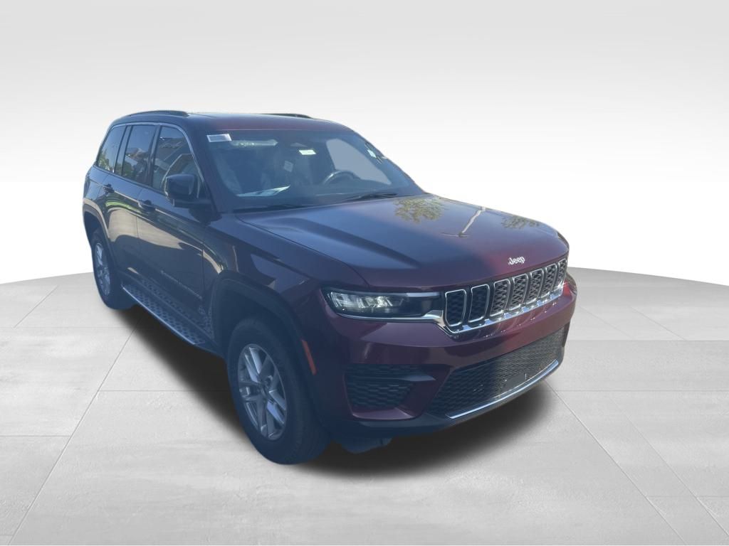 2025 Jeep Grand Cherokee Laredo photo 4