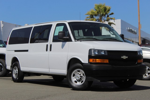 2022 Chevrolet Express Passenger LS's photo