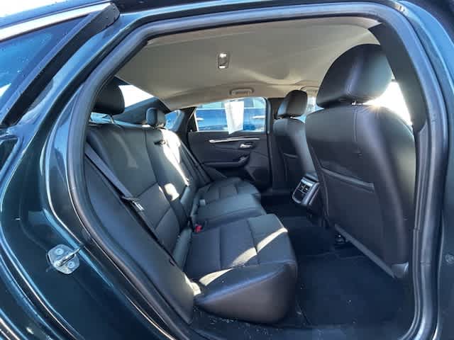 2018 Chevrolet Impala 1LT photo 2