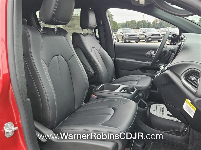 2026 Chrysler Pacifica photo 16