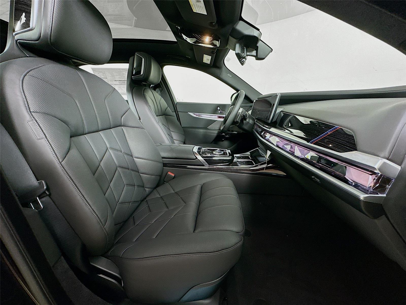 2026 Bmw 750e photo 29