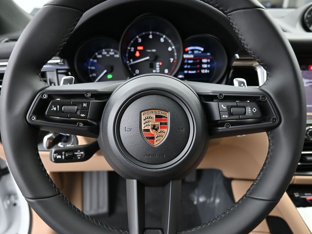 2026 Porsche Macan T photo 22