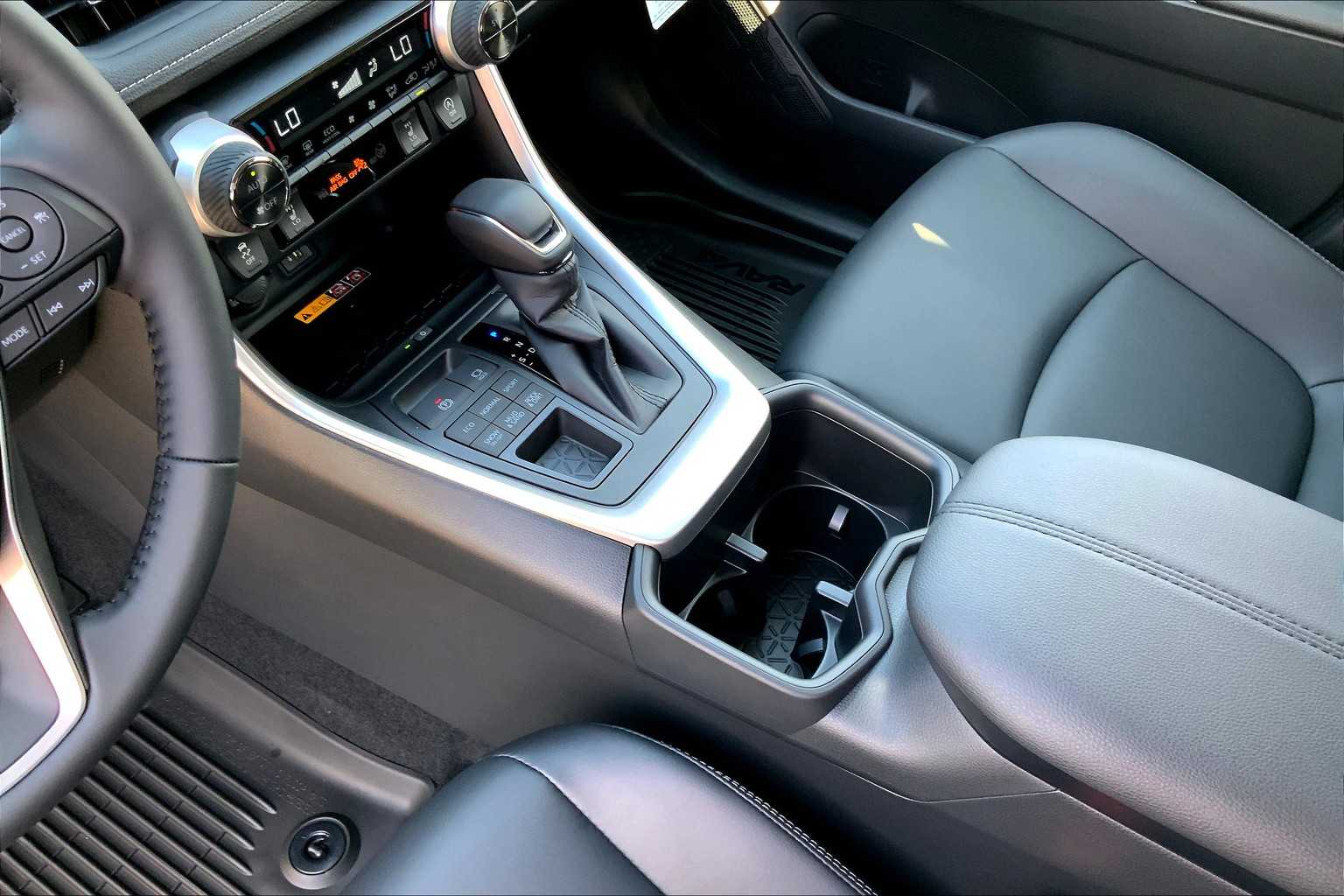 2025 Toyota RAV4 XLE Premium photo 6