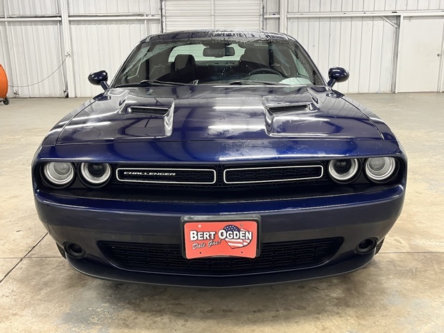 2017 Dodge Challenger SXT photo 2