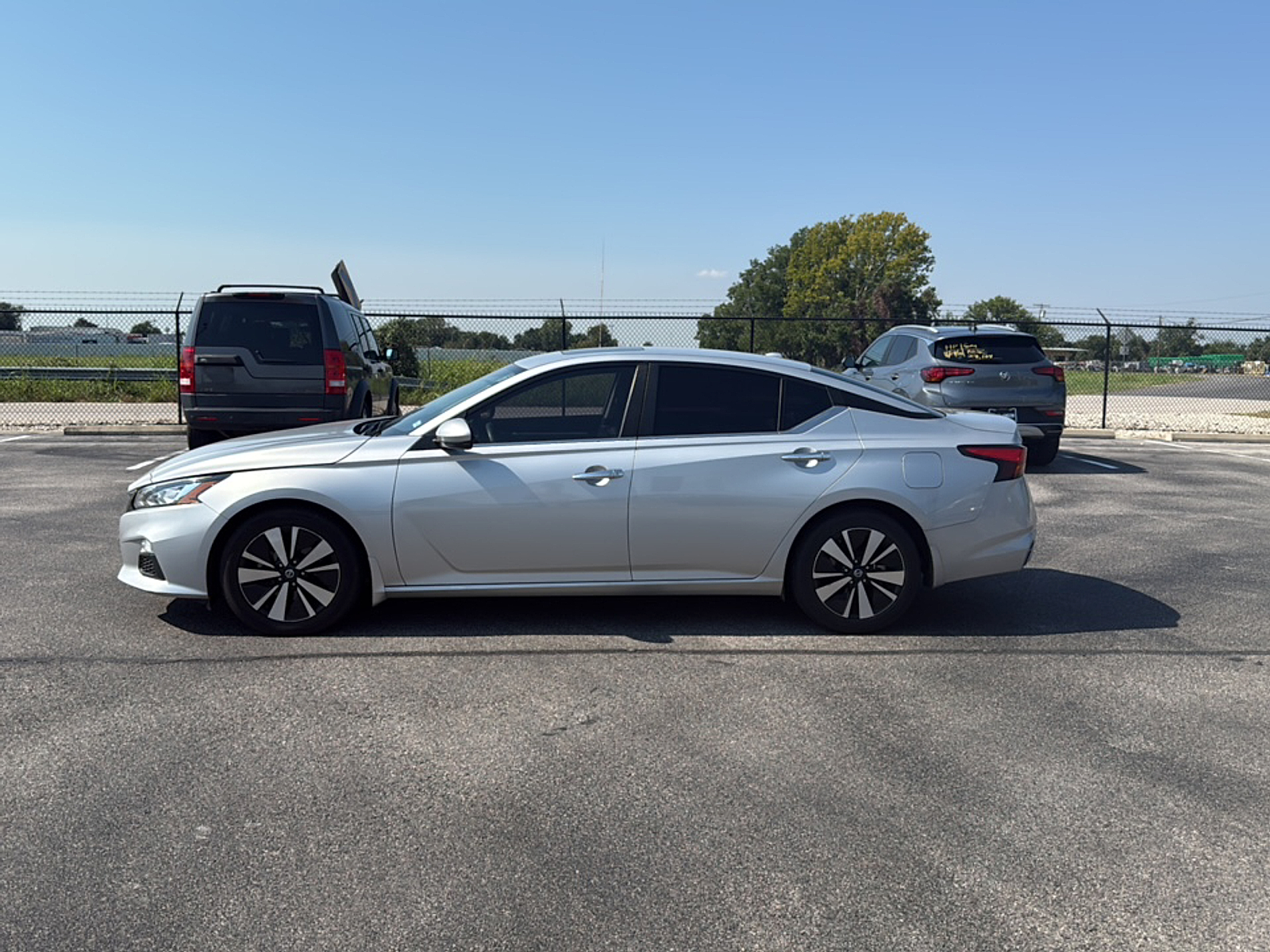 2021 Nissan Altima SV photo 2