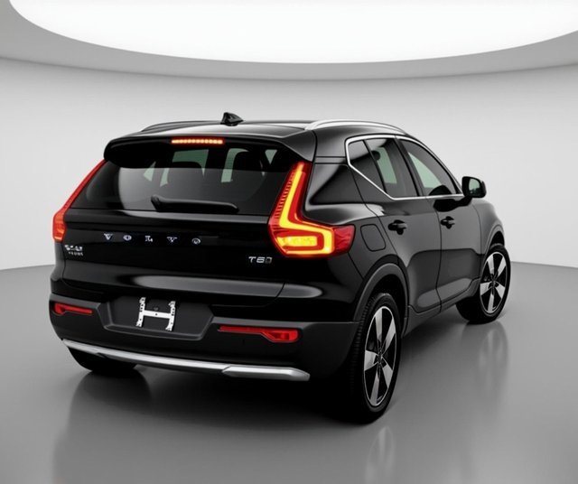2021 Volvo XC40 Momentum photo 5