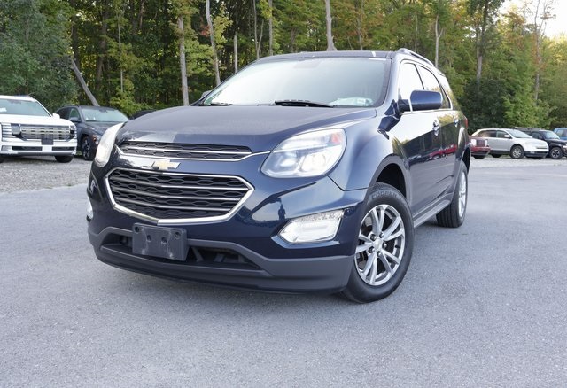 2017 Chevrolet Equinox LT photo 2