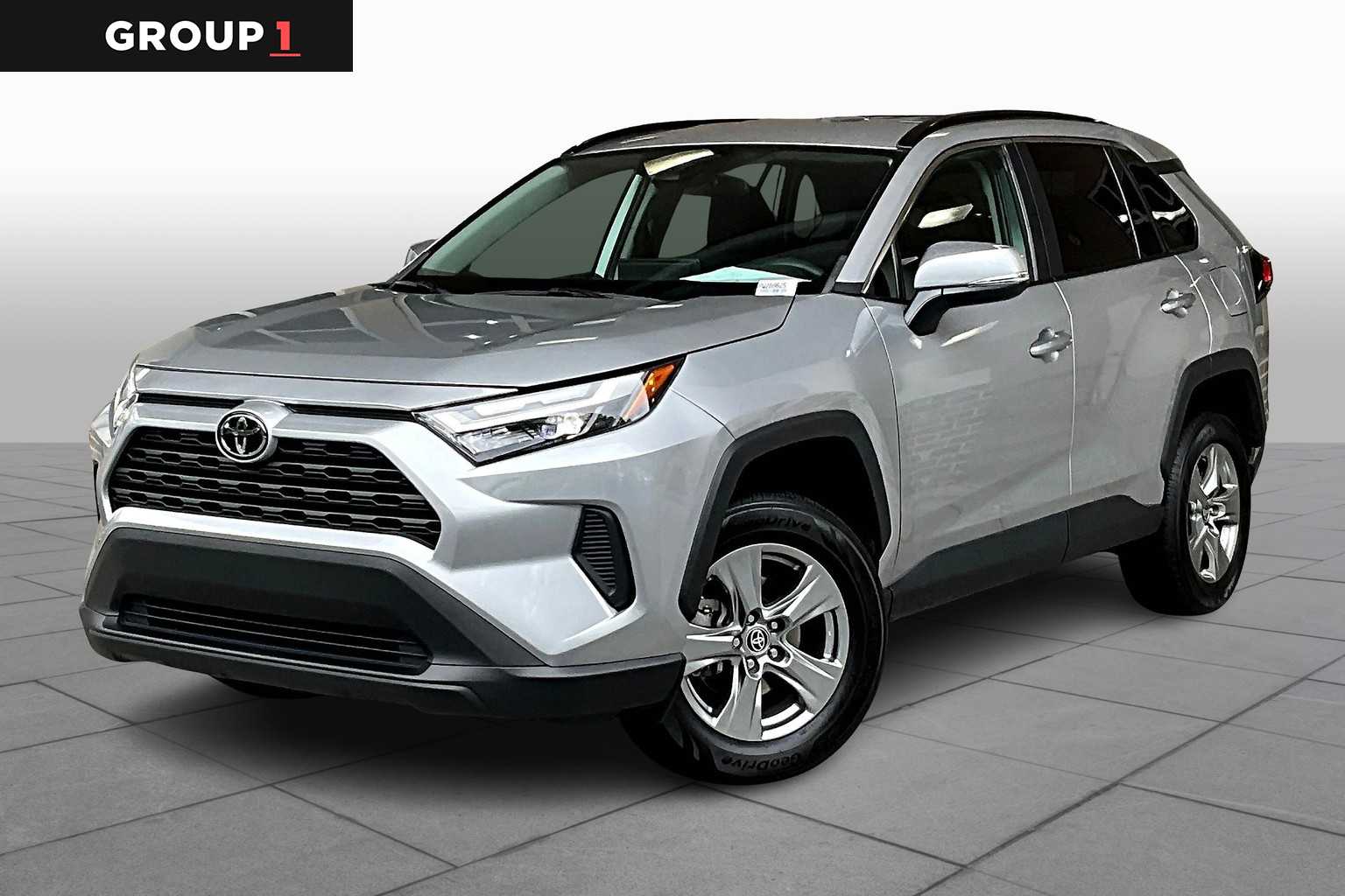 2023 Toyota RAV4 XLE's photo