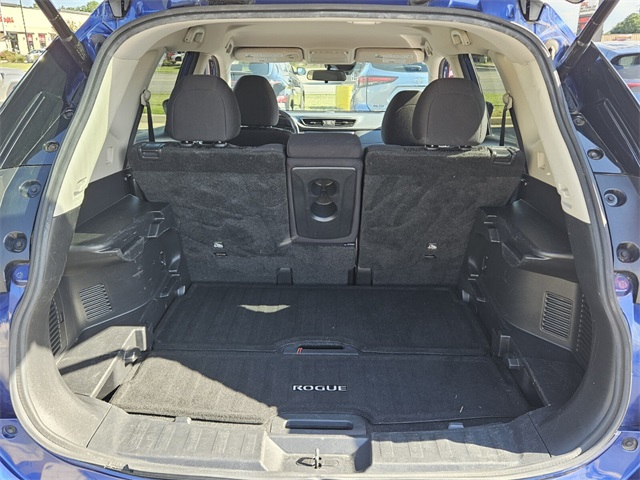2019 Nissan Rogue SV photo 12