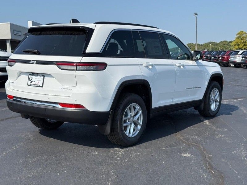 2025 Jeep Grand Cherokee Laredo X photo 3