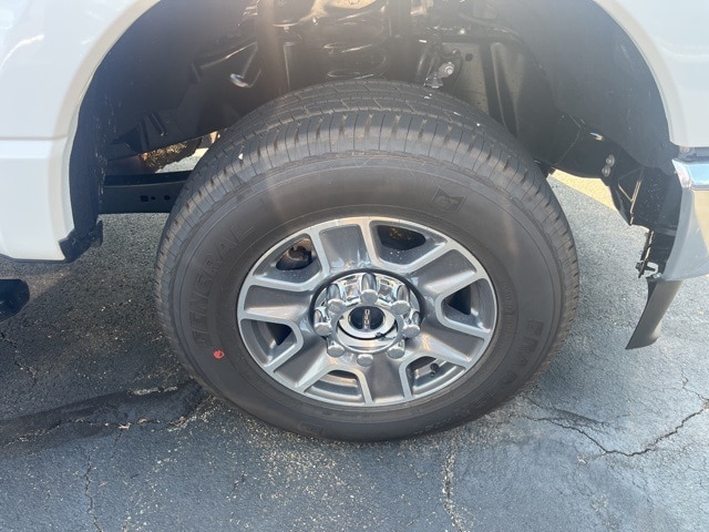 2025 Ford F-350 XLT photo 4