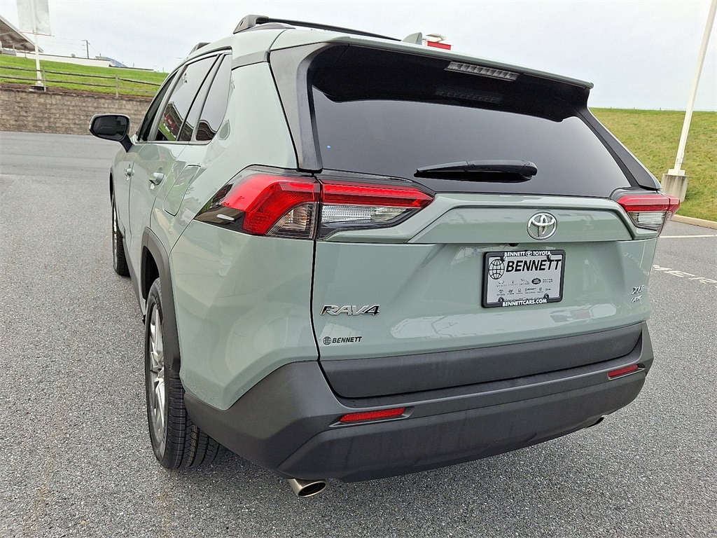 2019 Toyota RAV4 XLE Premium photo 3