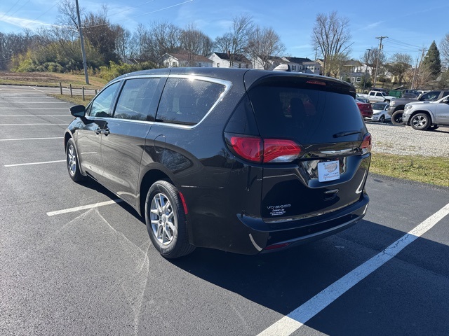 2025 Chrysler Voyager L photo 5