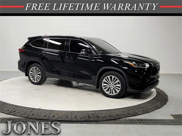 2023 Toyota Highlander Limited's photo